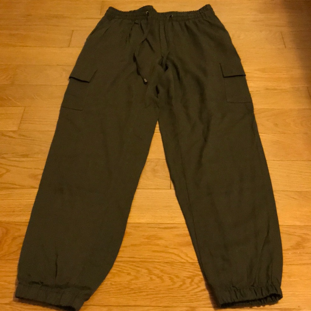 Army green pants perfect condition